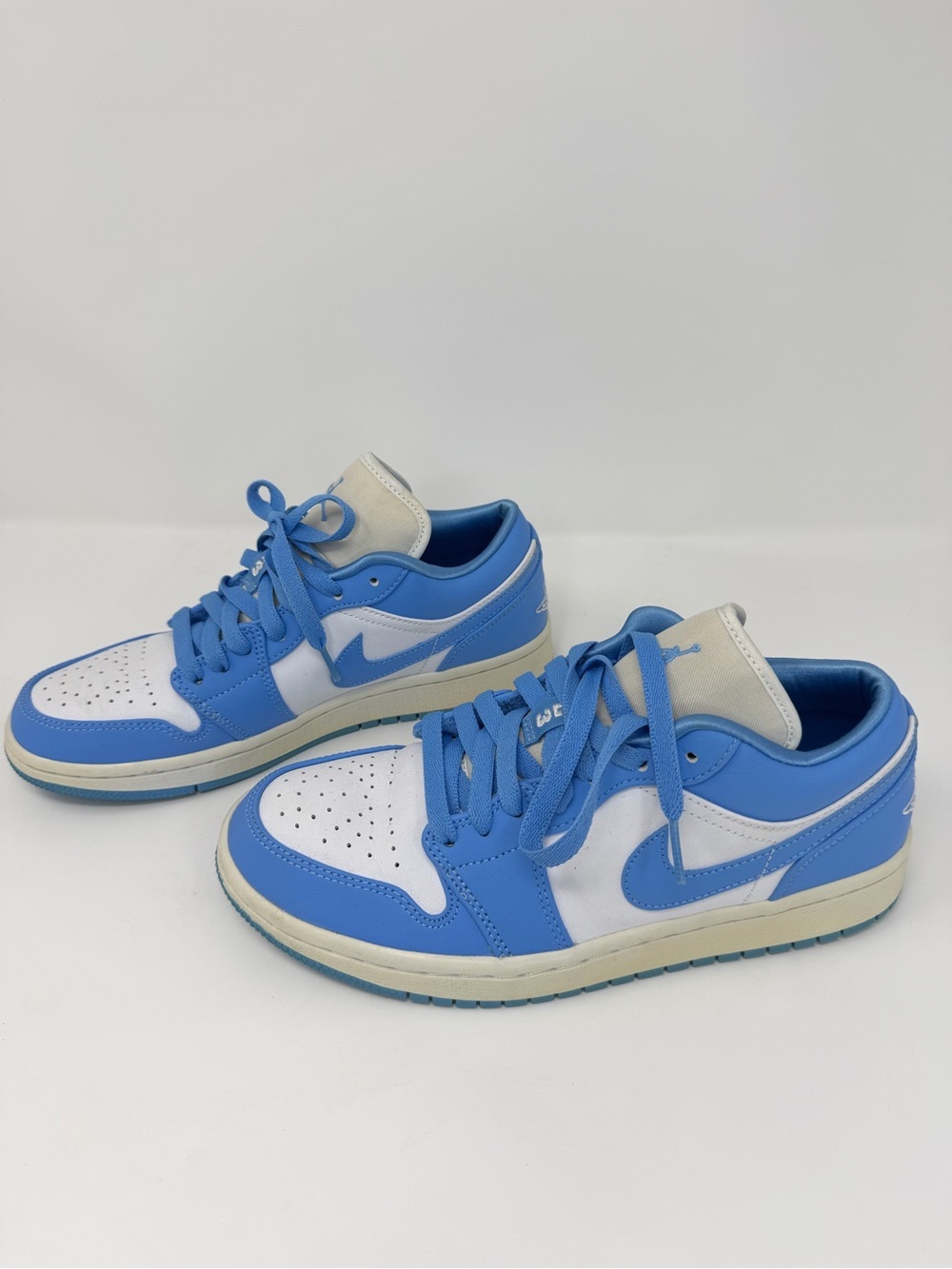 Nike Low-Top Sneakers in Blue and White